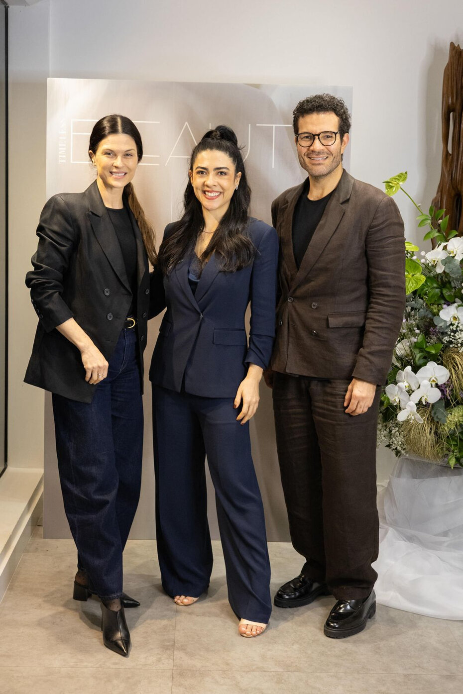 A arquiteta Izabela Pagani cumprimentou Raquel Rocha e Nathan Carvalho (Foto Gabriela Moraes/Divulgação)