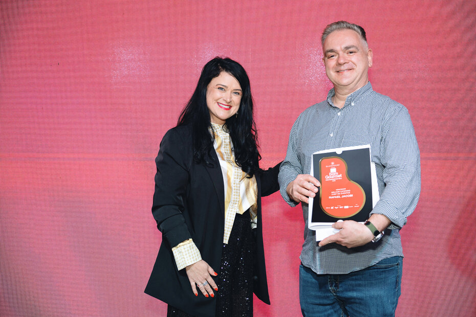 Tati Feldens e o chef Rafael Jacobi, vencedor como Catering/Chef de eventos (Foto: Rodi Goulart/Divulgação)