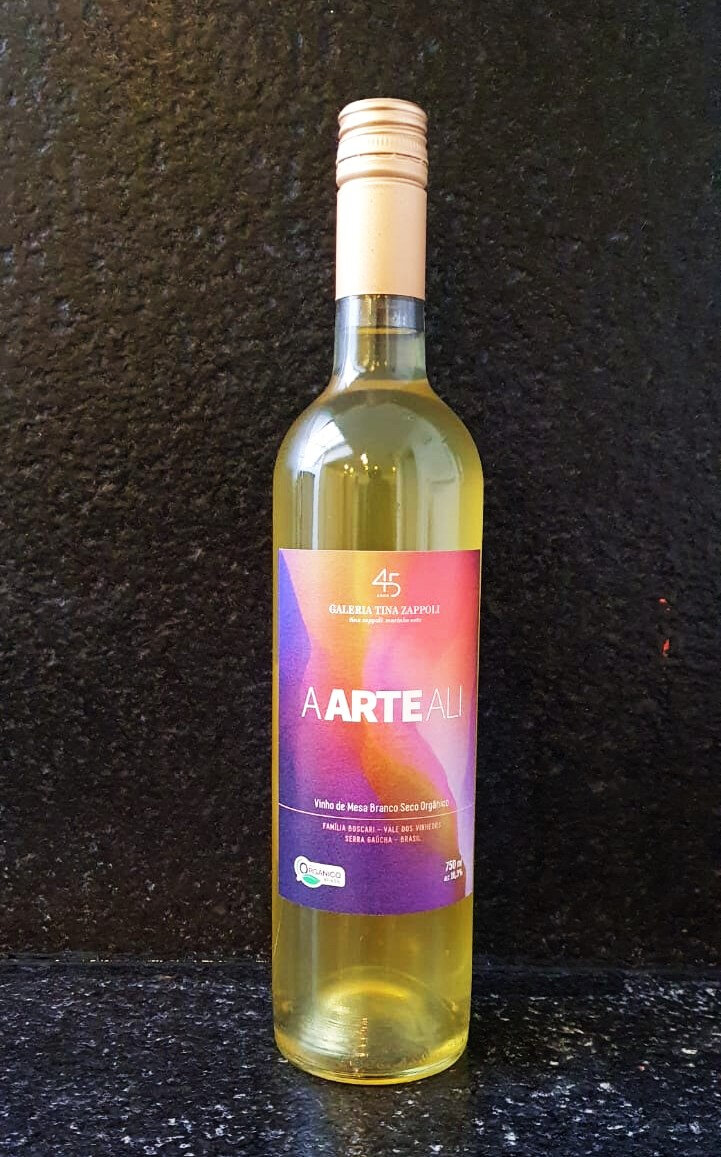 A exposição tem uma garrafa exclusiva de vinho para os brindes (Foto: Divulgação)