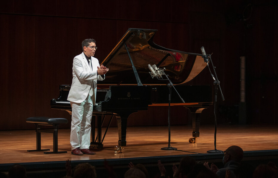 Pepe Rivero mostra seu estilo em show no Instituto Ling (Foto: José Luis Luna/ Divulgação)