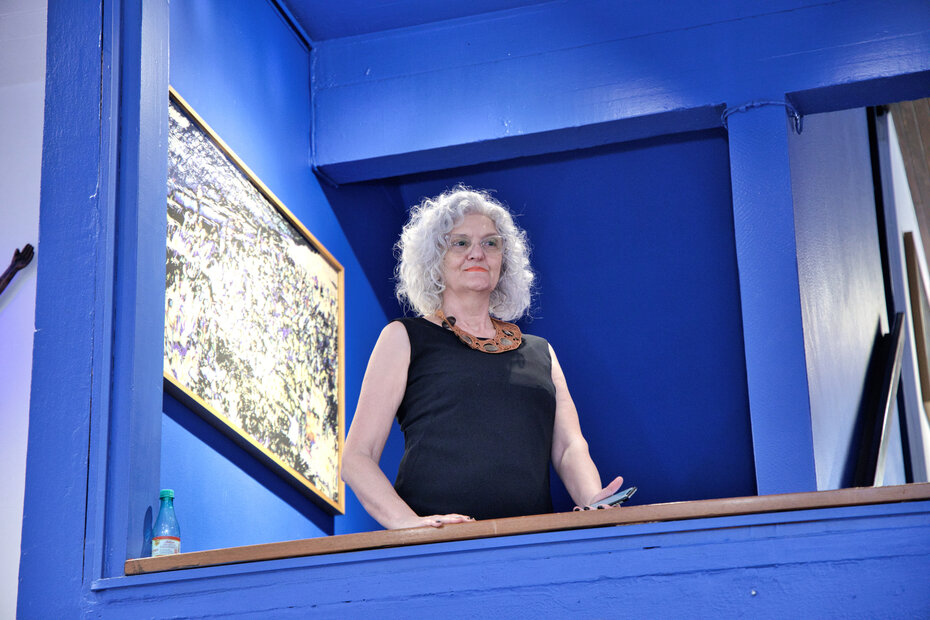 A escritora Ester Mambrini fez o texto de apresentação da mostra (Foto: Isidoro Guggiana/Divulgação)