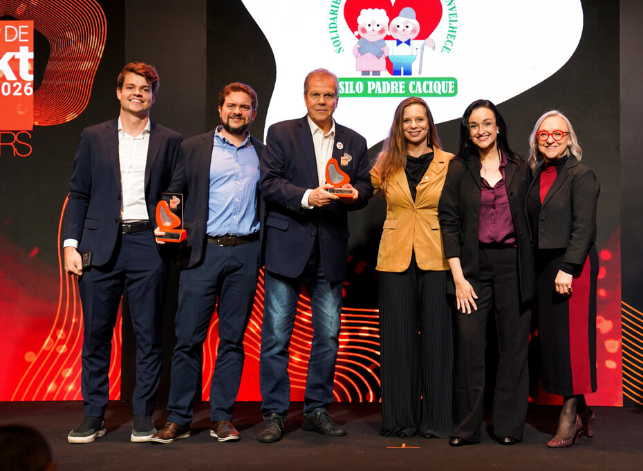 Rafael Binsfeld, Gabriel Fiori, Paulo Franco dos Reis Neto, Letícia Polydoro, Natália Monnerat e Augusta Medeiros receberam o prêmio (Foto: Álvaro Mello Chaves/Divulgação)