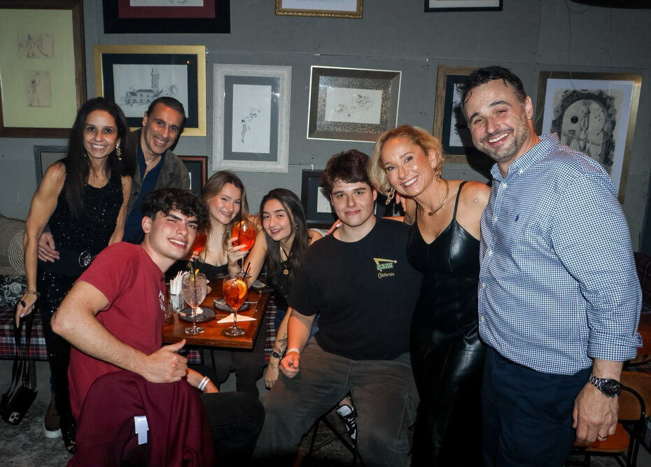 Maria Refinetti, Marcelo Trelles, Eduarda Petry, Catharina Refinetti, Sofia Refinetti Teixeira, Ricardo Teixeira, Guilherme Dummer e Gabriel Aquino (Foto: Dani Barcellos/Divulga&ccedil;&atilde;o)