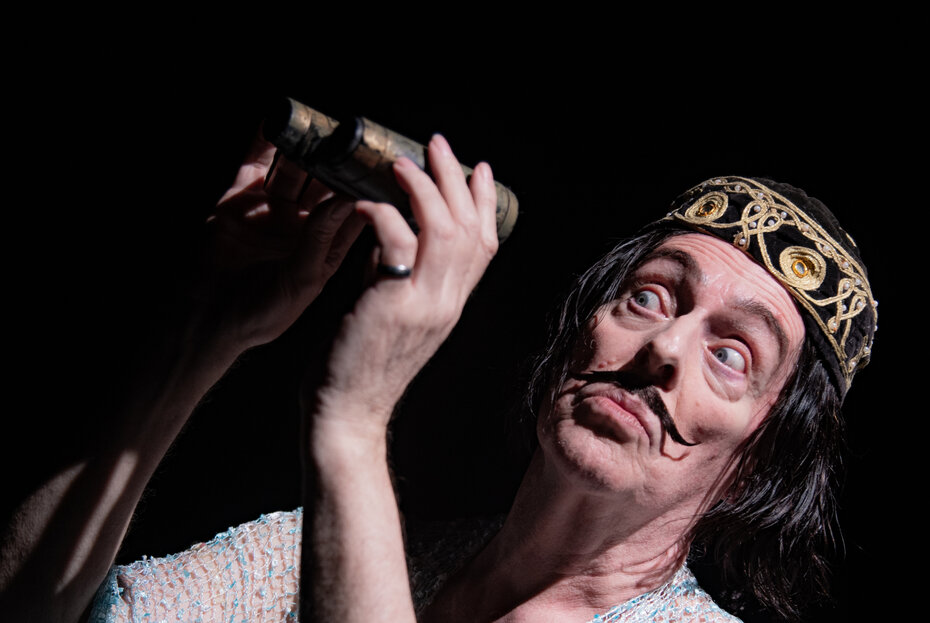 Roberto Cordovani encarna Salvador Dali em espetáculo que estreia em Porto Alegre (Foto: Gabriel Jamal/Divulgação)